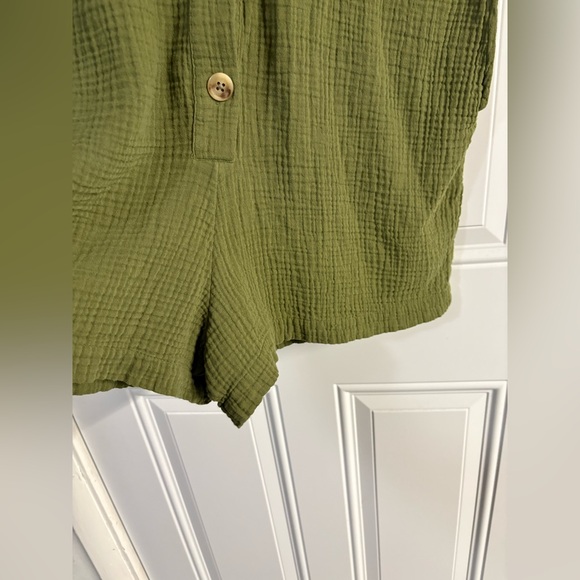 Kensie Green Romper✨ - Picture 2 of 8